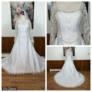 Elegant Vintage Y2K Bridal Originals Corset Wedding Gown!